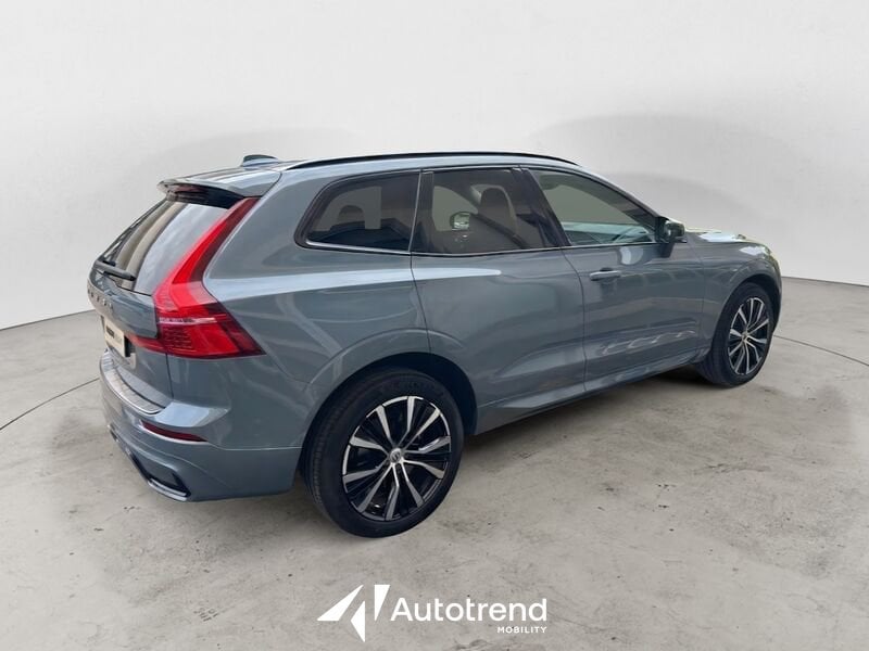 Volvo XC60  B4 197+14 CV AWD Mild Hybrid Diesel Automatico Ultimate Dark