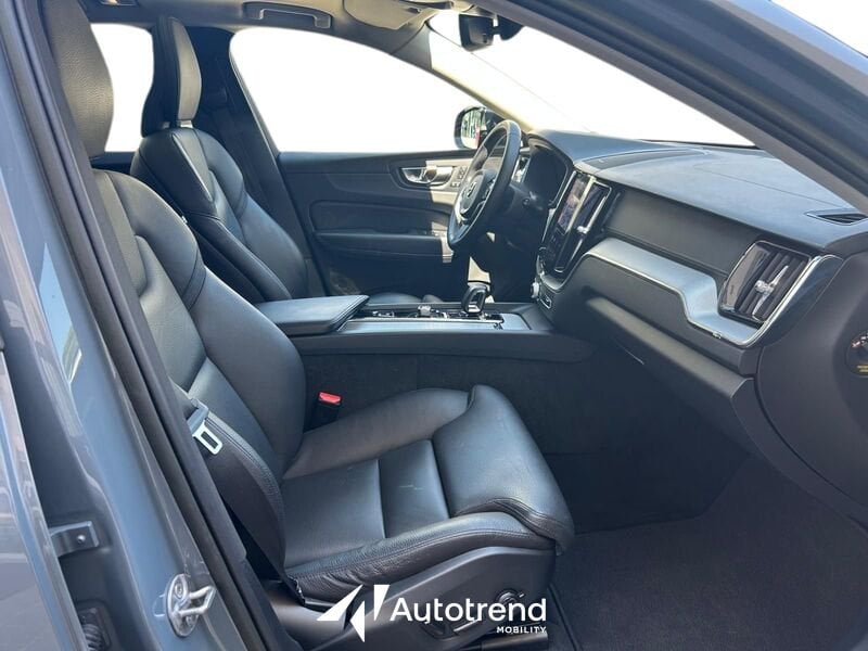 Volvo XC60  B4 197+14 CV AWD Mild Hybrid Diesel Automatico Ultimate Dark