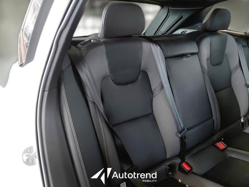 Volvo XC60  B4 197+14 CV Mild Hybrid Diesel Automatico R-Design