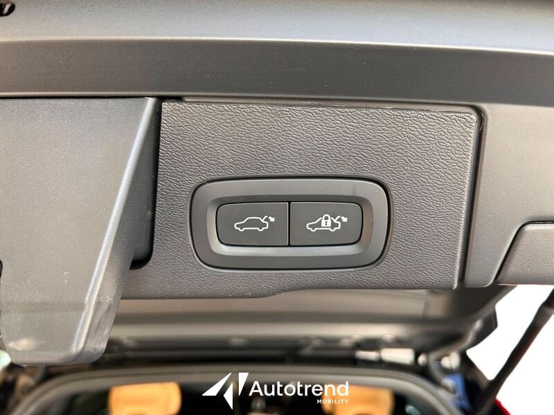 Volvo XC60  B5 235+14 CV AWD Mild-Hybrid Diesel Automatico Ultimate Dark