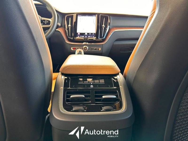 Volvo XC60  B5 235+14 CV AWD Mild-Hybrid Diesel Automatico Ultimate Dark