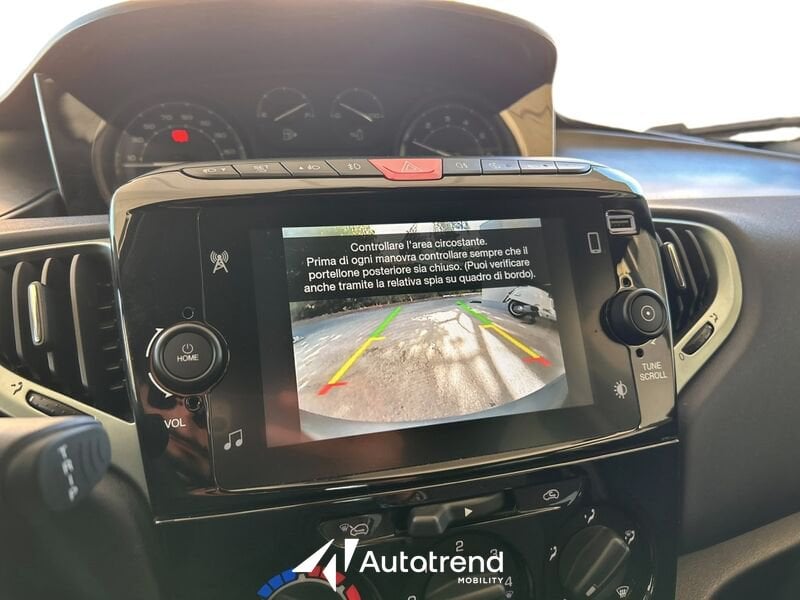 Lancia Ypsilon  1.0 FirefFly 70 CV Hybrid Oro S&S