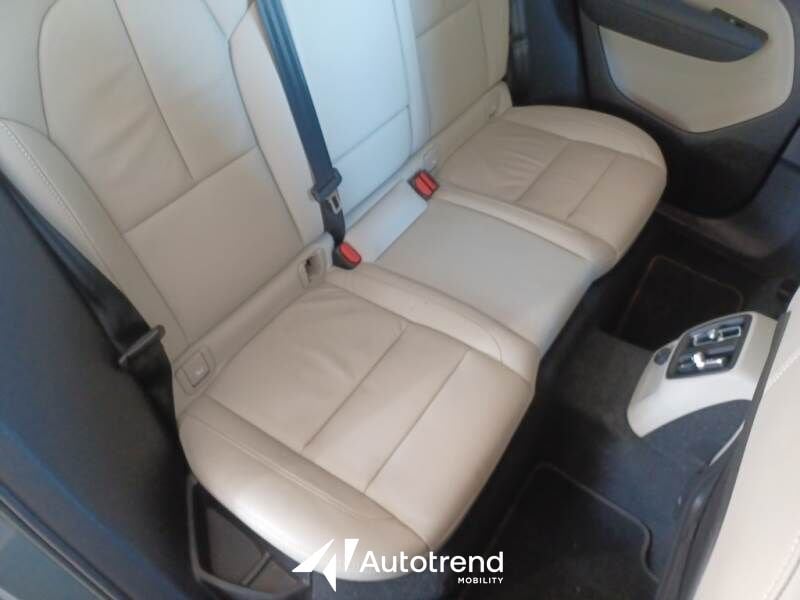 Volvo   T4 129+82 CV Recharge Plug-In Hybrid Plus Dark N1 Autocarro