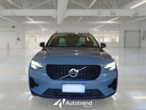 Volvo   T4 129+82 CV Recharge Plug-In Hybrid Plus Dark N1 Autocarro
