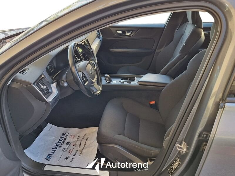 Volvo V60  B4 197+14 CV Mild Hybrid Diesel Automatica Momentum Business