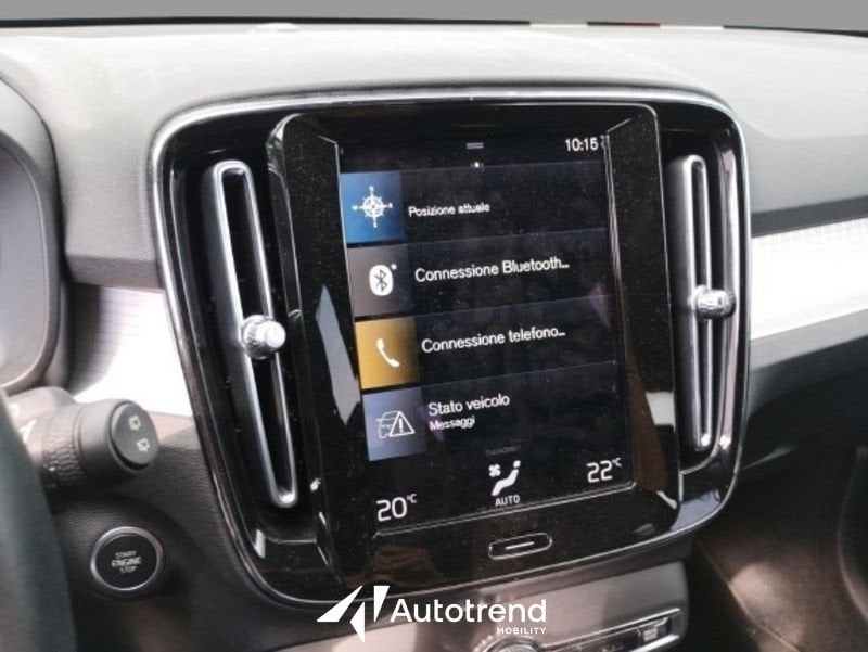 Volvo XC40  B4 AWD 197+14 CV M-Hybrid Benzina Automatica Momentum Pro