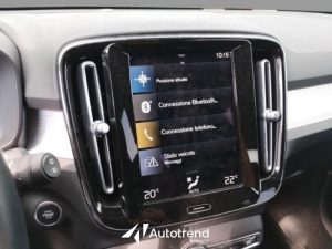 Volvo XC40  B4 AWD 197+14 CV M-Hybrid Benzina Automatica Momentum Pro